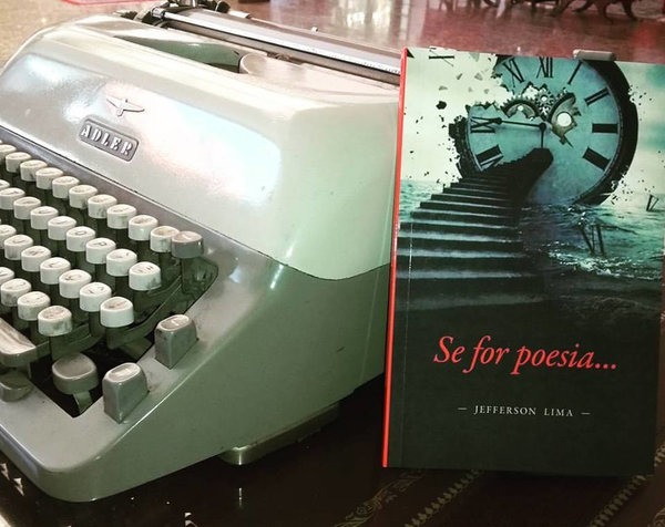 Livro poético autoral, lançado pela Editora Delicatta